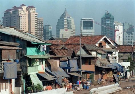  Jakarta: A Symphony of Coming-of-Age and Urban Melancholy